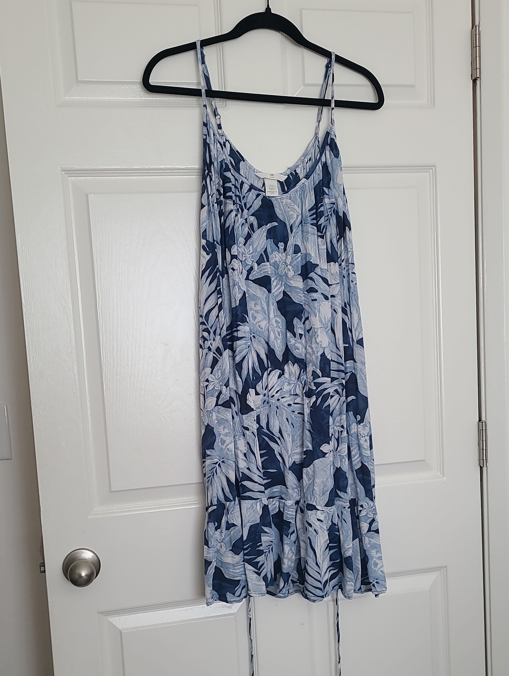 Blue & White Tropical Print Sleeveless Dress - Picture 5 of 7